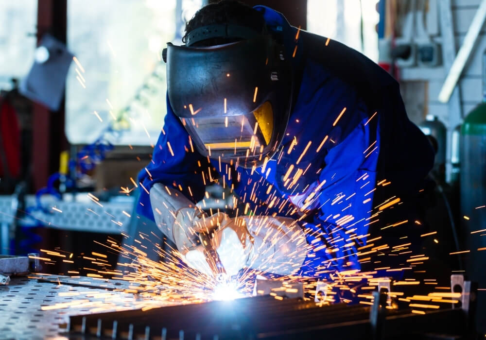 Kaynak ve Boya İşlemleri ile Dayanıklı Metal Ürünler